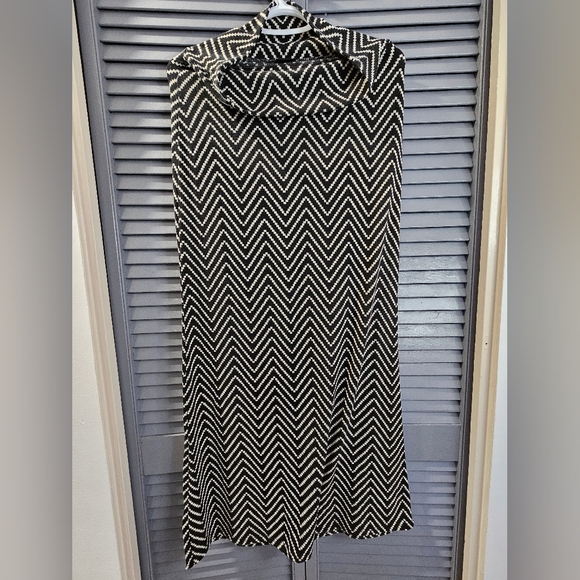 Pre-loved Bundle of 2: Shein Maxi Skirt (Size L) & Rue 21 (Size M) - Picture 2 of 7